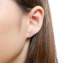 Load image into Gallery viewer, FEBF112_00 Fancy Brilliant Diamond Illusion-setting Earrings