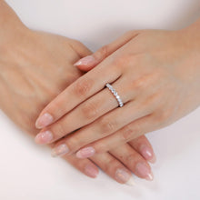 Load image into Gallery viewer, ERPT122_00 Petite Prong Band Ring
