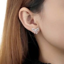 Load image into Gallery viewer, FEBM304_00 Blossom Studs Earrings
