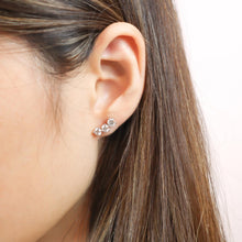 Load image into Gallery viewer, FEDD108_00 Diamond Line Climber Earrings
