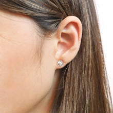 Load image into Gallery viewer, FEFD114_00 My First Diamond Illusion-setting Earrings

