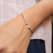 Load image into Gallery viewer, FGBQ302_00 Diamond Bouquets Flexi Bangle
