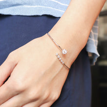 Load image into Gallery viewer, FGBQ303_00 Diamond Bouquets Flexi Bangle
