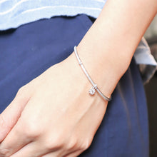 Load image into Gallery viewer, FGBQ304_00 Diamond Bouquets Oval Bangle
