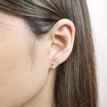 Load image into Gallery viewer, MEDDC01_00 Diamond Line Studs Earrings
