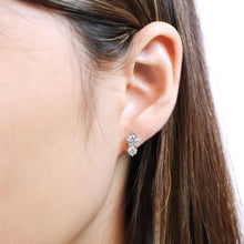 Load image into Gallery viewer, MESPJ06_00 Shared Prong Diamond Studs Earrings
